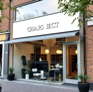 een kapsalon die te koop staat in een centrum